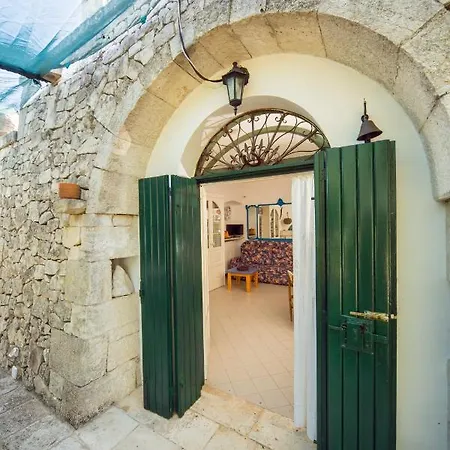 Trulli Girasoli E Viole Cocolicchio Exterior photo