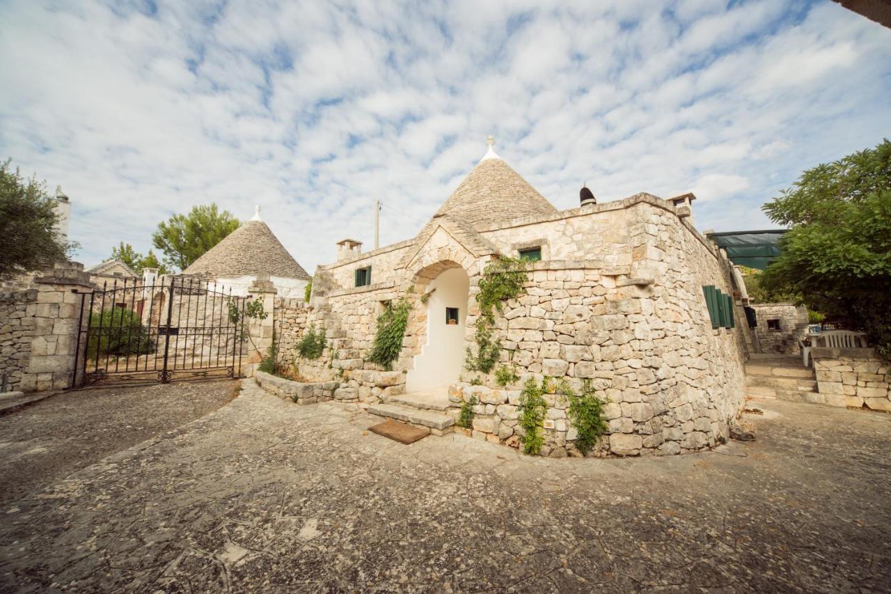 Holiday home Trulli Girasoli E Viole Cocolicchio
